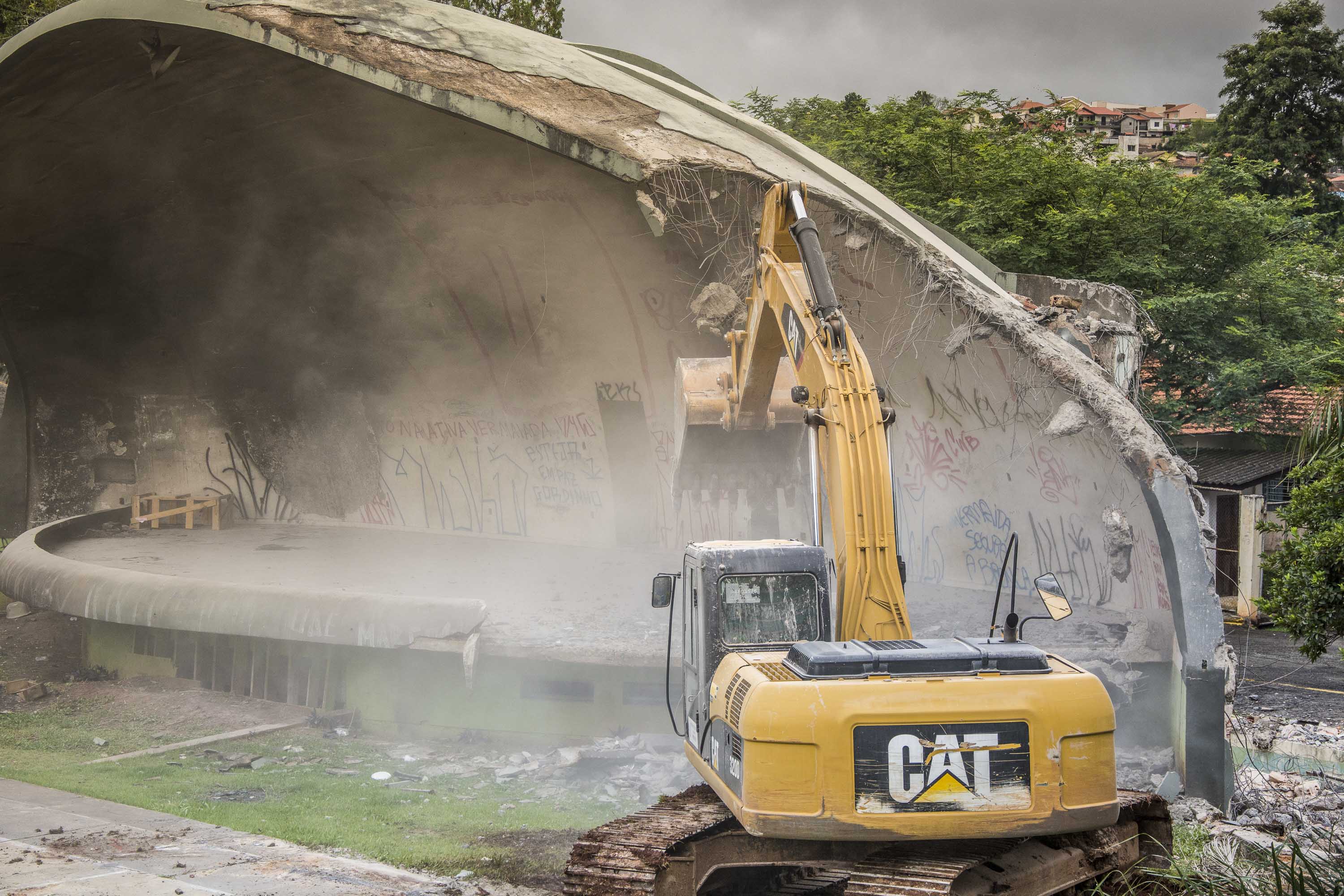 Prefeitura trabalha na demolição da Concha e viabiliza projetos para melhor ocupação do local 